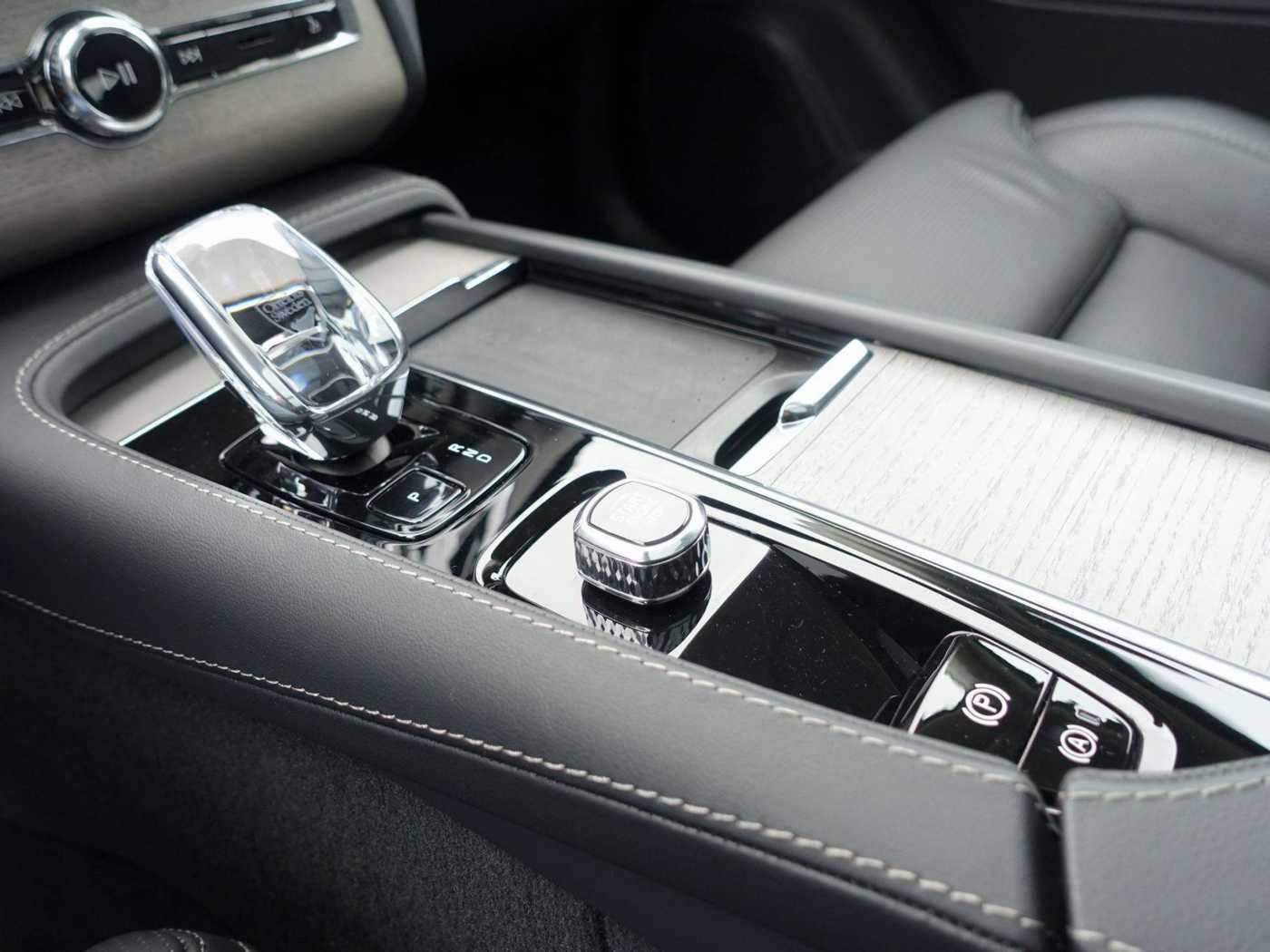 Volvo  Recharge Plus T8 AWD/Pano/360°/FourC/Pano