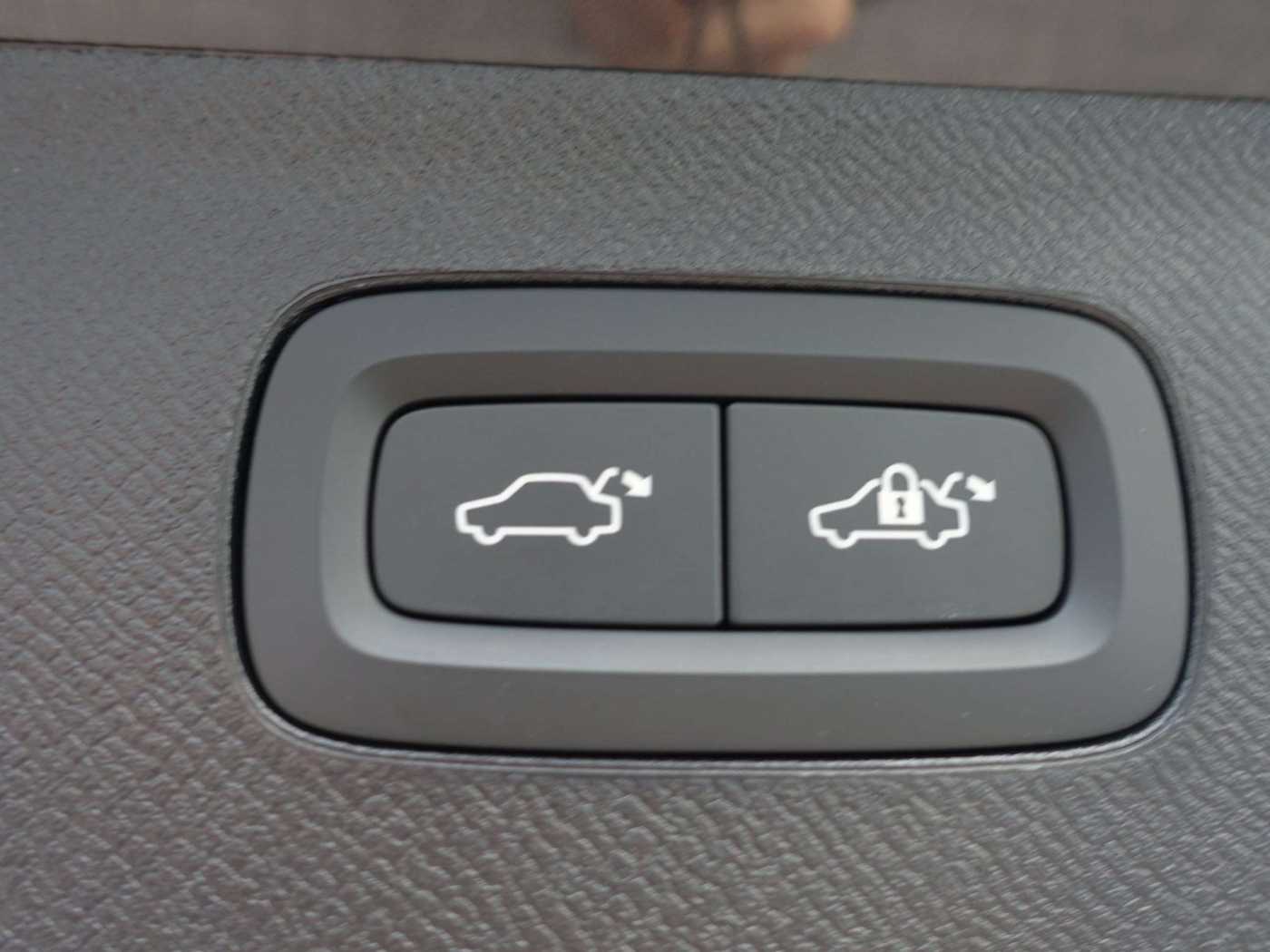 Volvo  Plus Dark T8 AWD Plug-in Hybrid/Pano/FourC