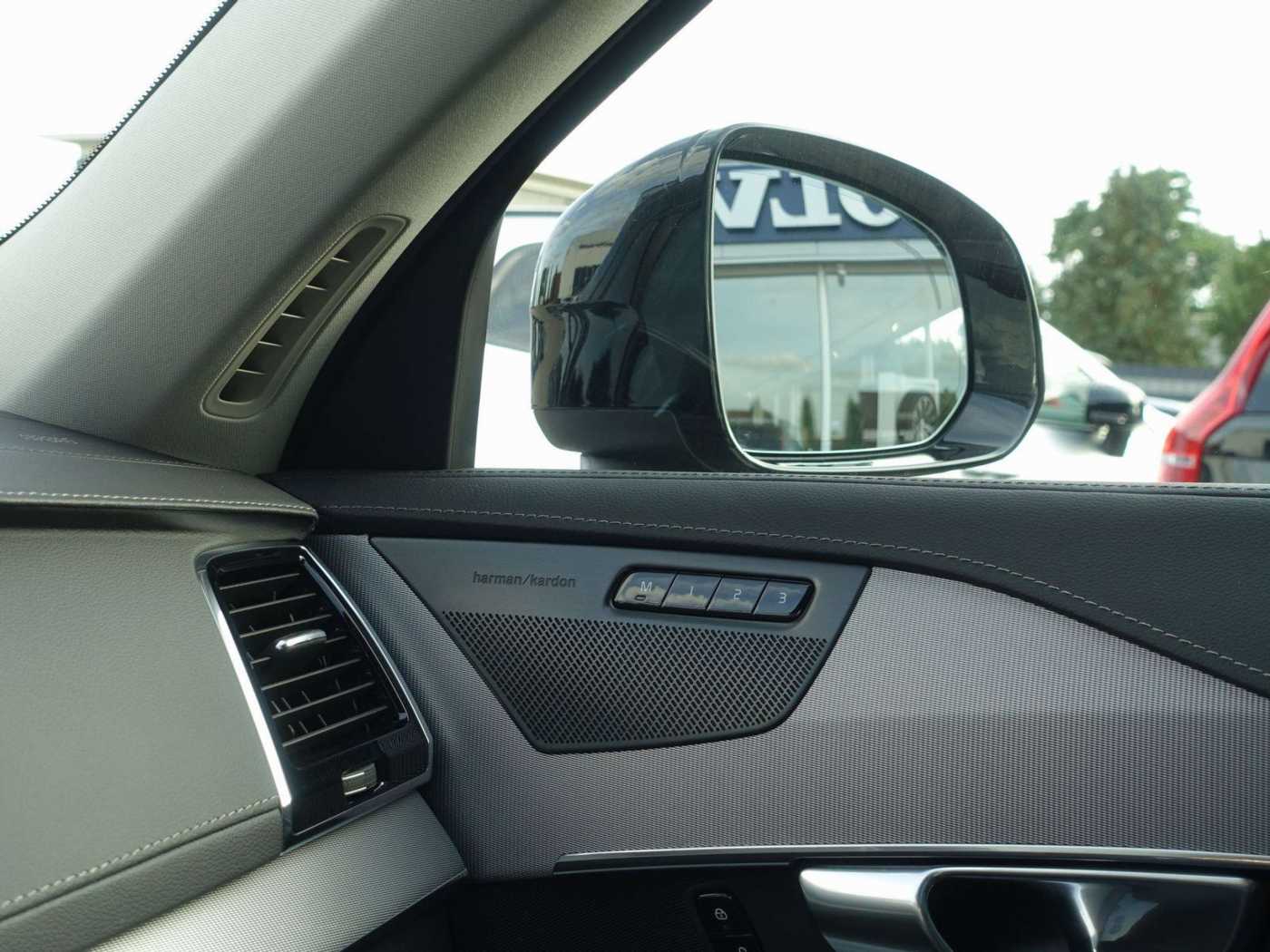 Volvo  Plus Dark T8 AWD Plug-in Hybrid/Pano/FourC