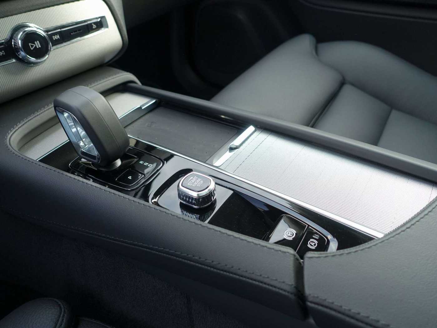 Volvo  Plus Dark T8 AWD Plug-in Hybrid/Pano/FourC