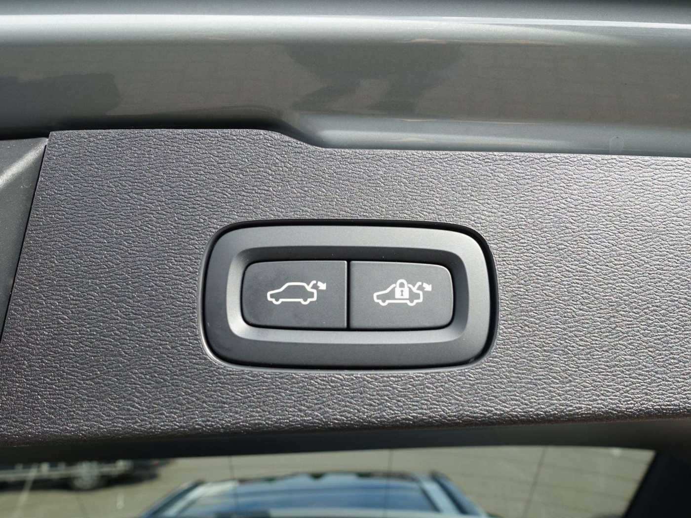 Volvo  Ultra, T6 AWD Plug-in Hybrid/Pano/H&K/AHK