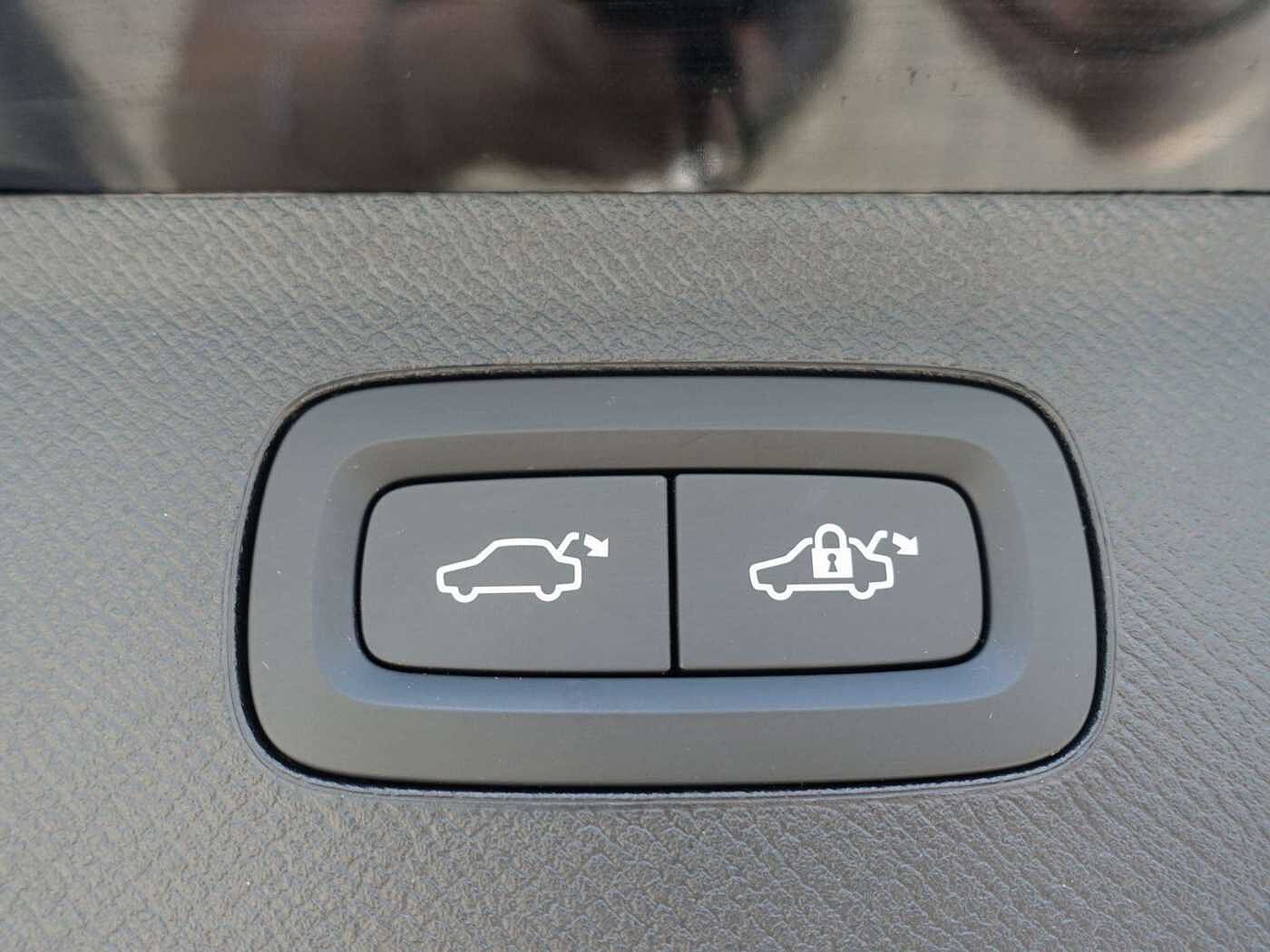 Volvo  Plus Bright T8 AWD Plug-in Hybrid PANO/360°