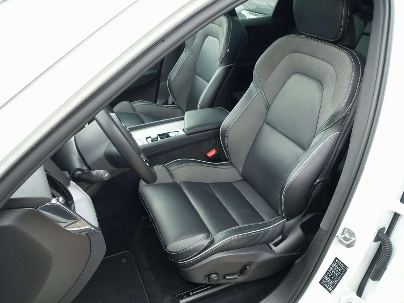 Volvo  T6 AWD R Design Plug-In/StndHz/Kamera/H&K