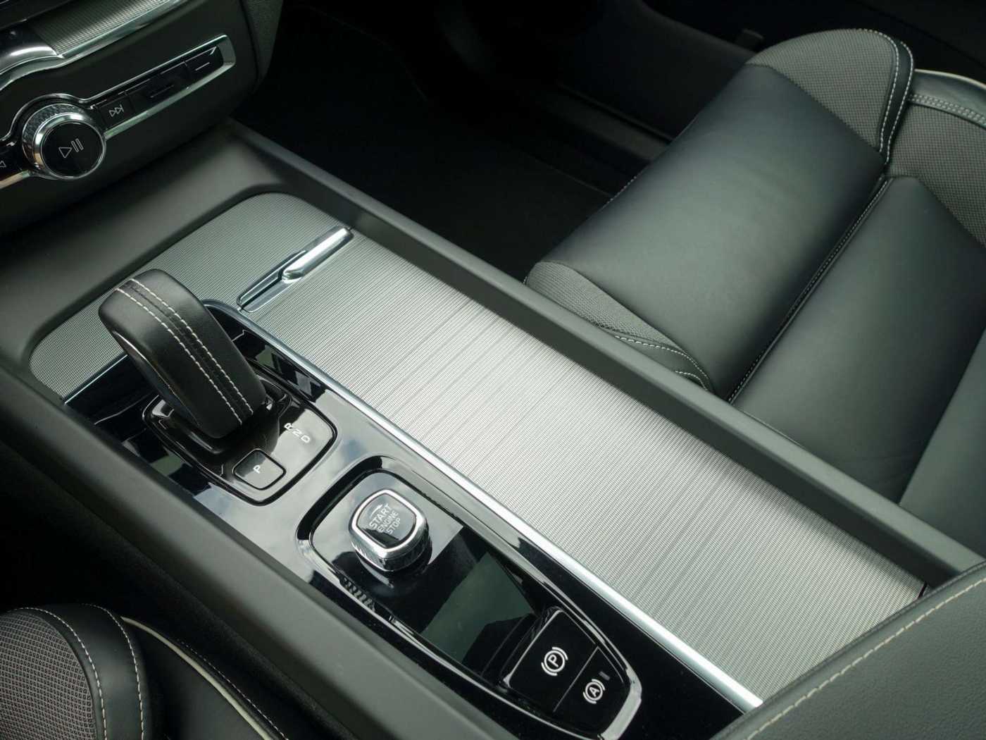 Volvo  T6 AWD R Design Plug-In/StndHz/Kamera/H&K