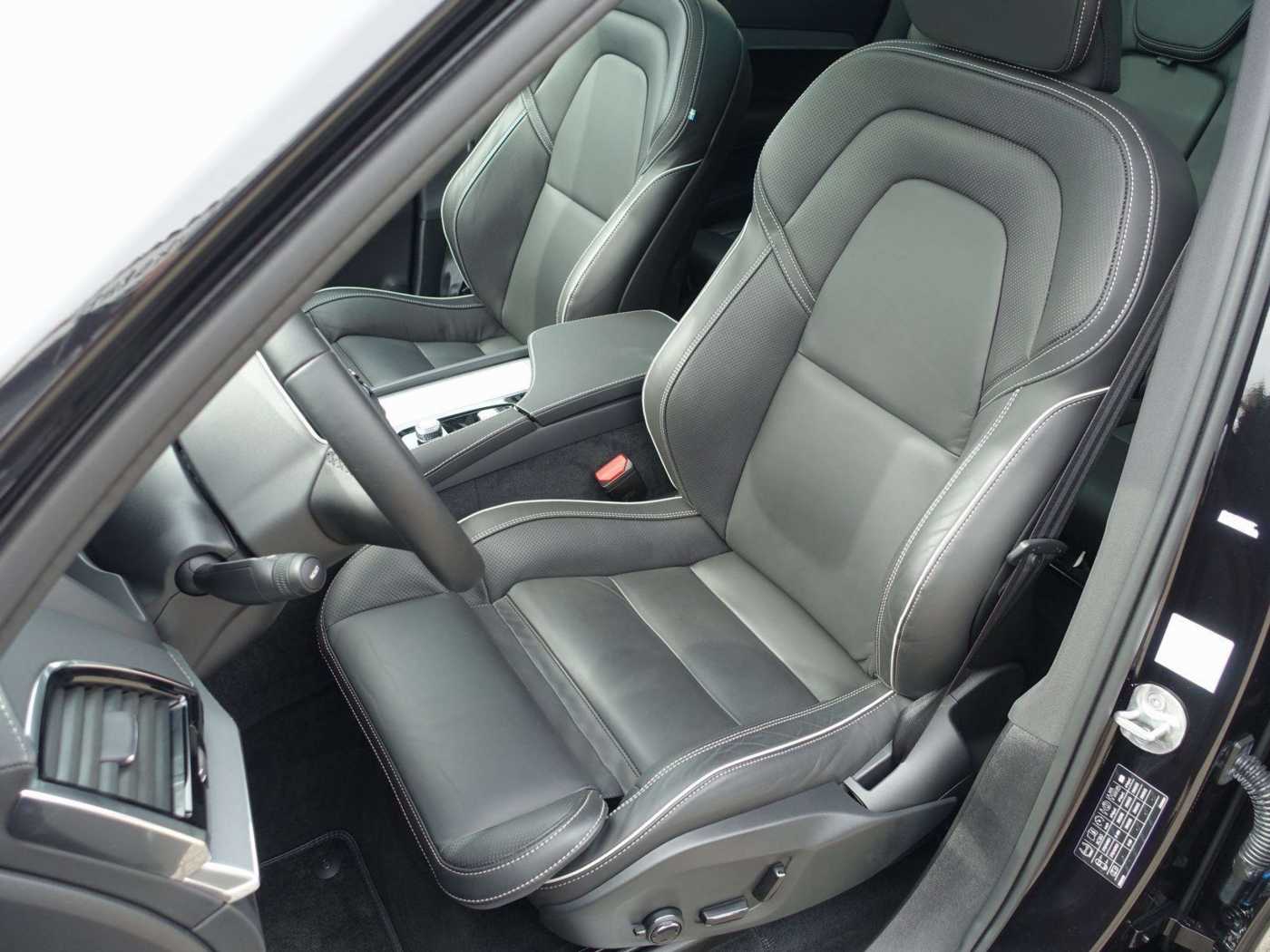 Volvo  Plus T8 AWD/360°/B&W/Pano/FourC/AHK/BLIS