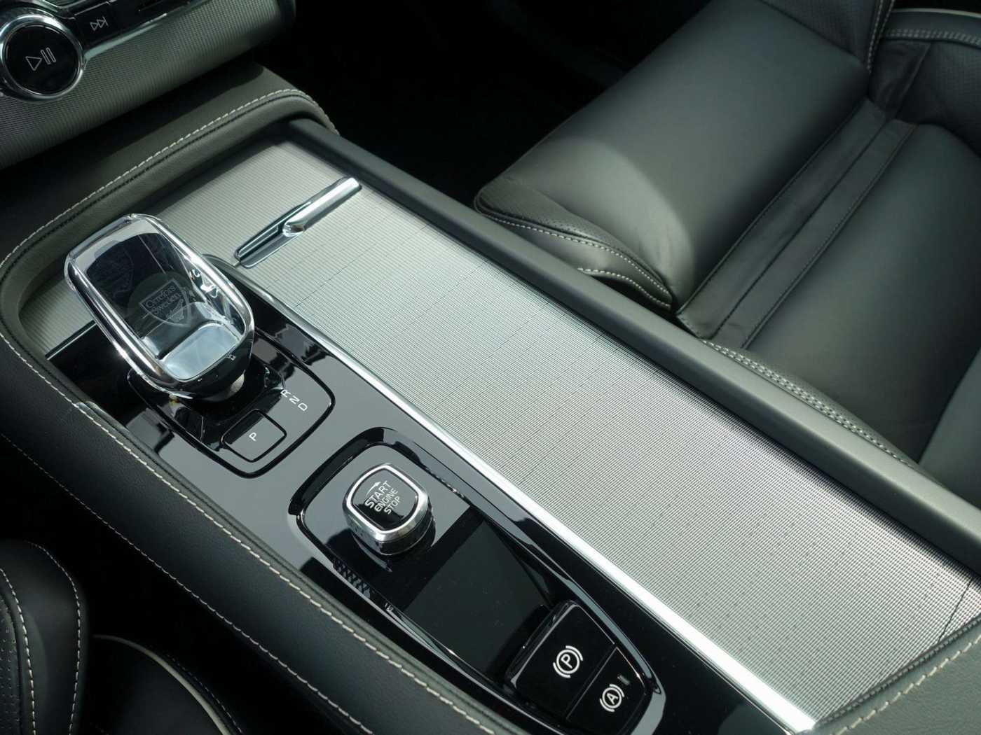 Volvo  Plus T8 AWD/360°/B&W/Pano/FourC/AHK/BLIS
