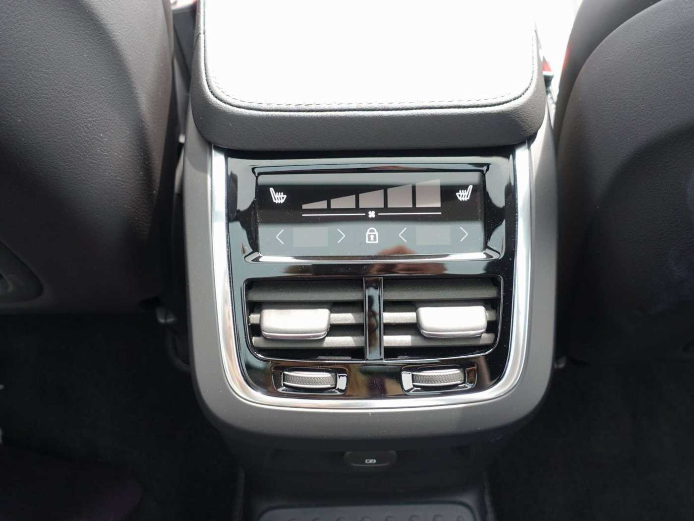 Volvo  Plus T8 AWD/360°/B&W/Pano/FourC/AHK/BLIS