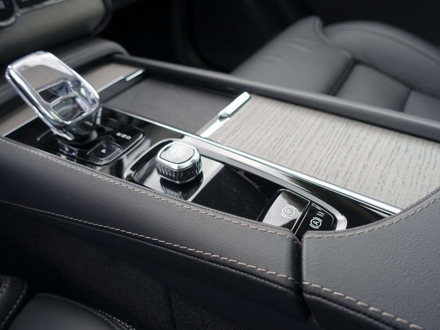 Volvo  Ultra, T8 AWD/FourC/Pano/360°/BLIS/Massage