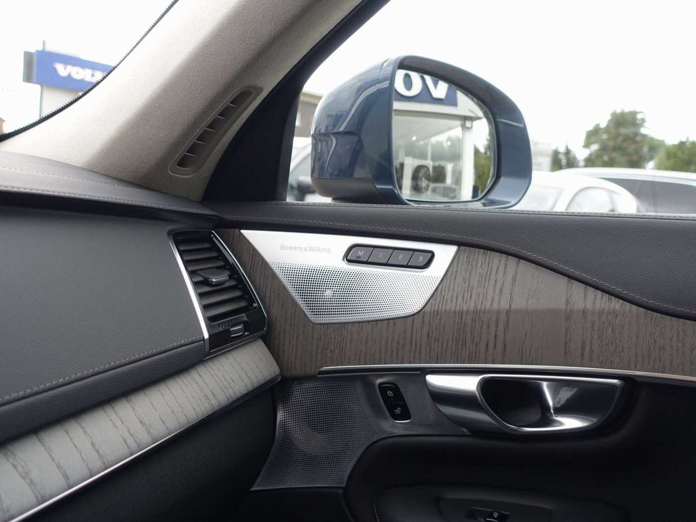 Volvo  Ultra, T8 AWD/FourC/Pano/360°/BLIS/Massage
