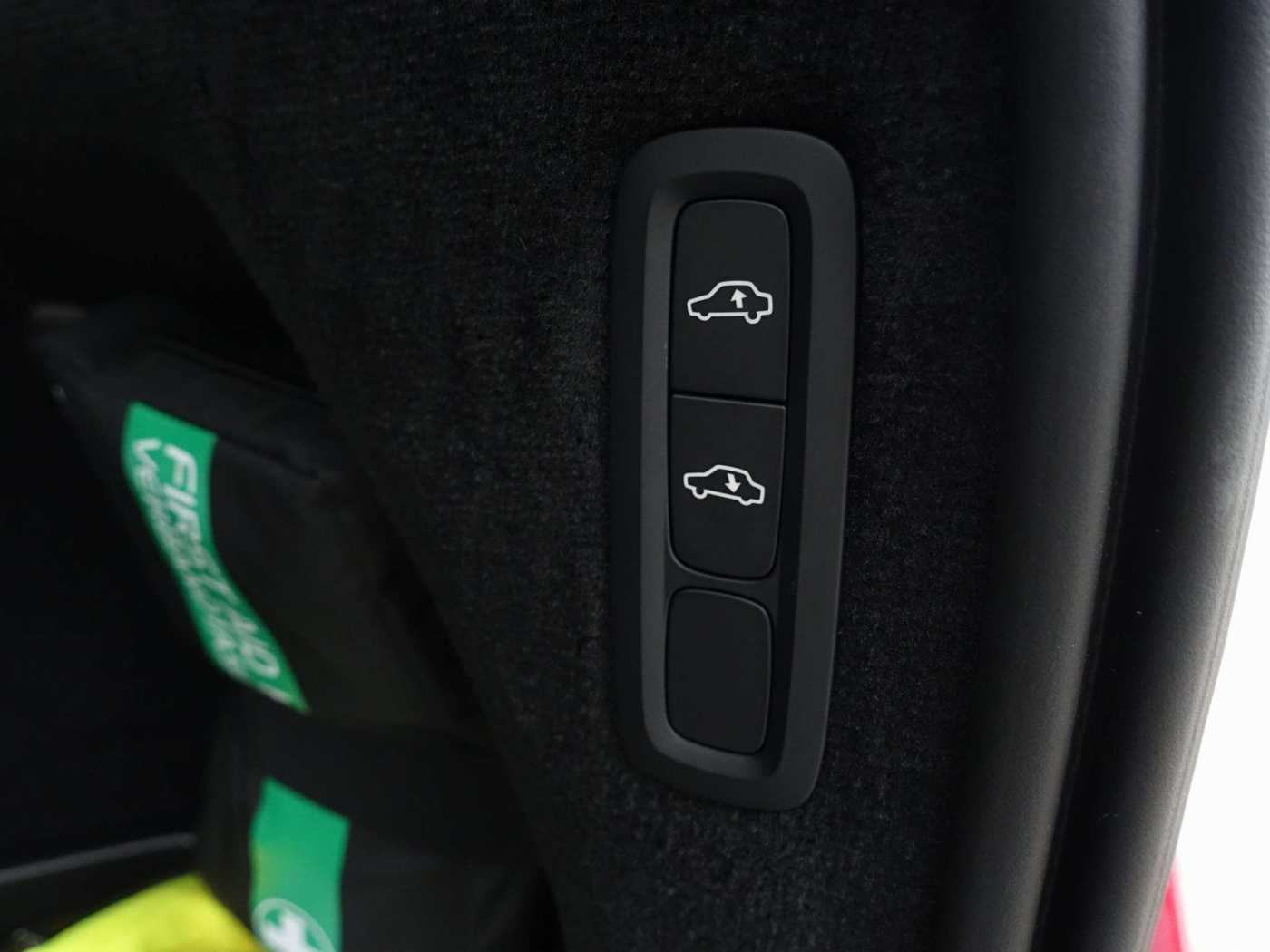 Volvo  Ultra, T8 AWD/FourC/Pano/360°/BLIS/Massage