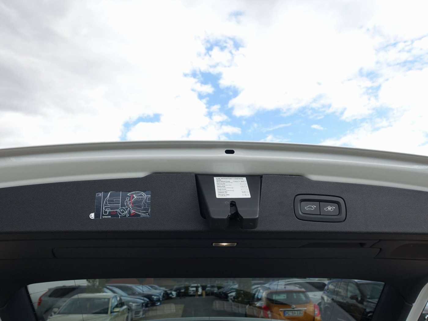 Volvo  Plus Dark T6 AWD Plug-in Hybrid HUD/PANO/SHZ