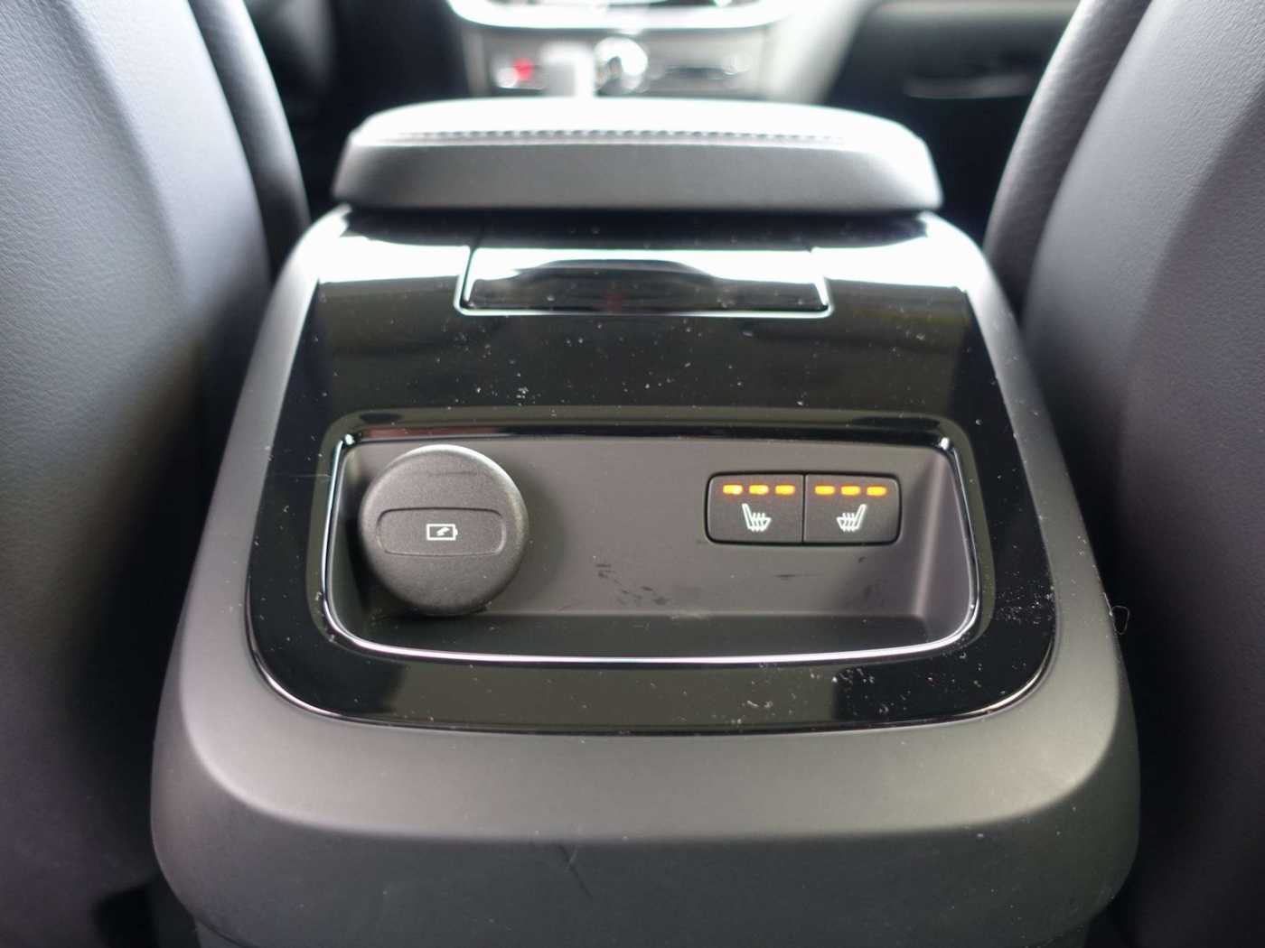 Volvo  Plus Dark T6 AWD Plug-in Hybrid HUD/PANO/SHZ