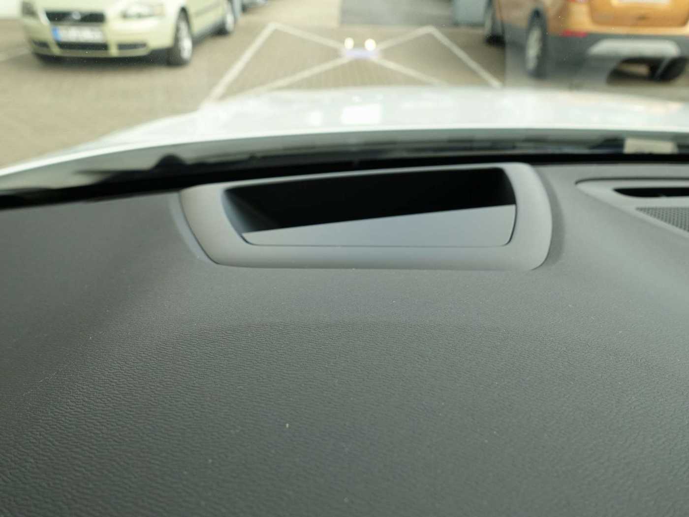 Volvo  Plus Dark T6 AWD Plug-in Hybrid HUD/PANO/SHZ