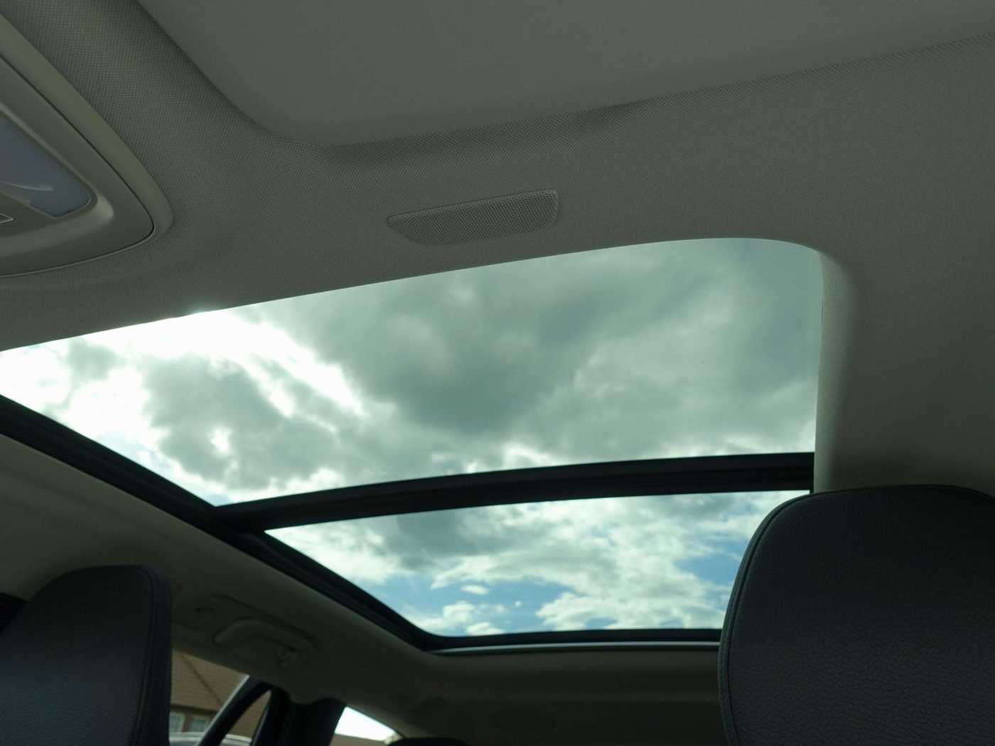 Volvo  Plus Dark T6 AWD Plug-in Hybrid HUD/PANO/SHZ