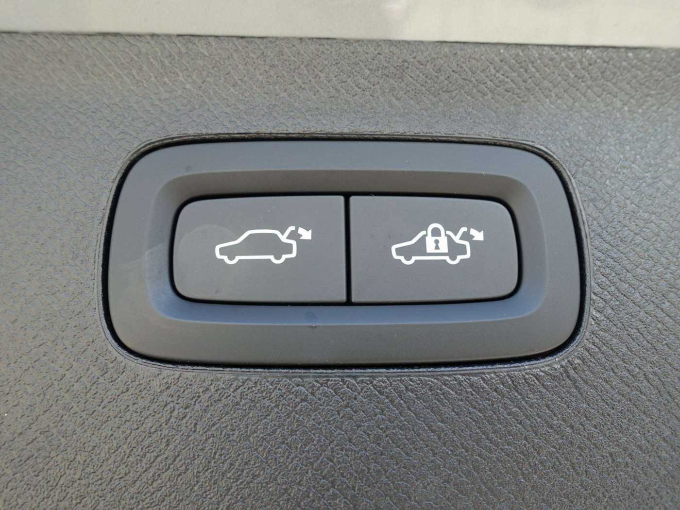 Volvo  Plus T8 AWD Plug-in Hybrid/Memory/Panorama