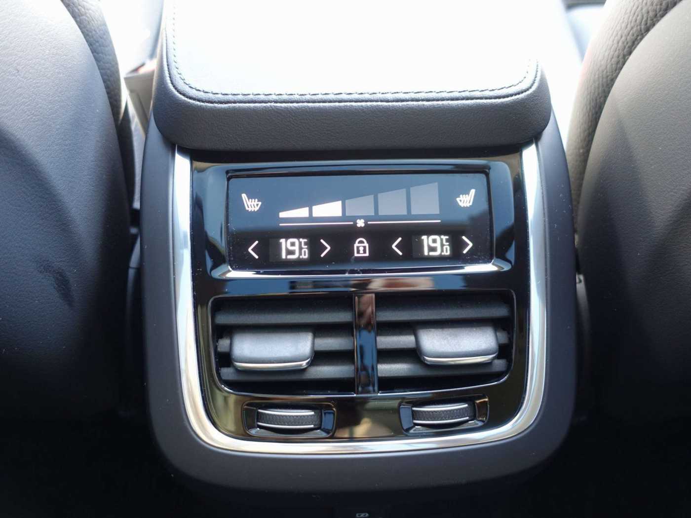 Volvo  Plus T8 AWD Plug-in Hybrid/Memory/Panorama