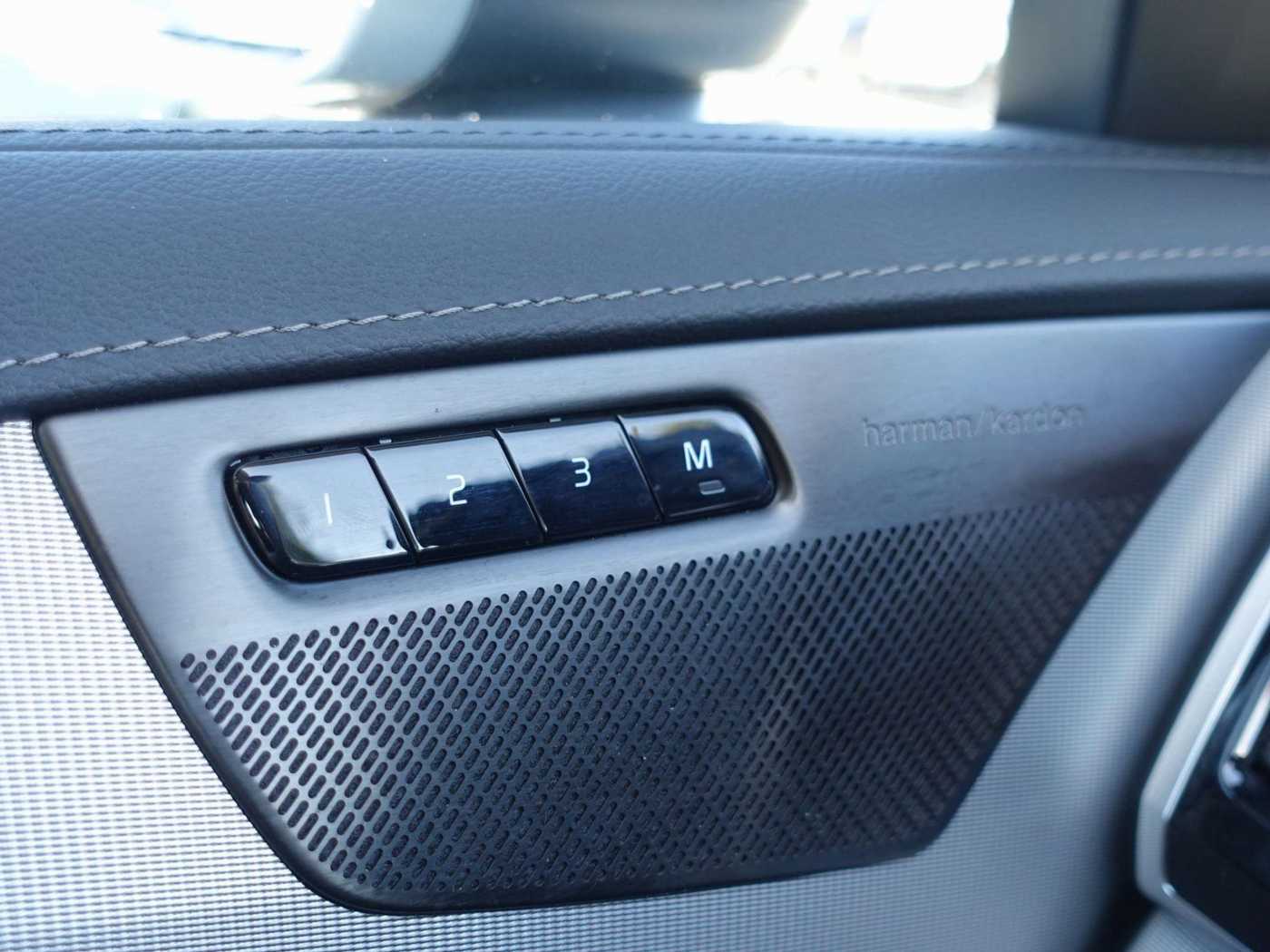 Volvo  Plus T8 AWD Plug-in Hybrid/Memory/Panorama