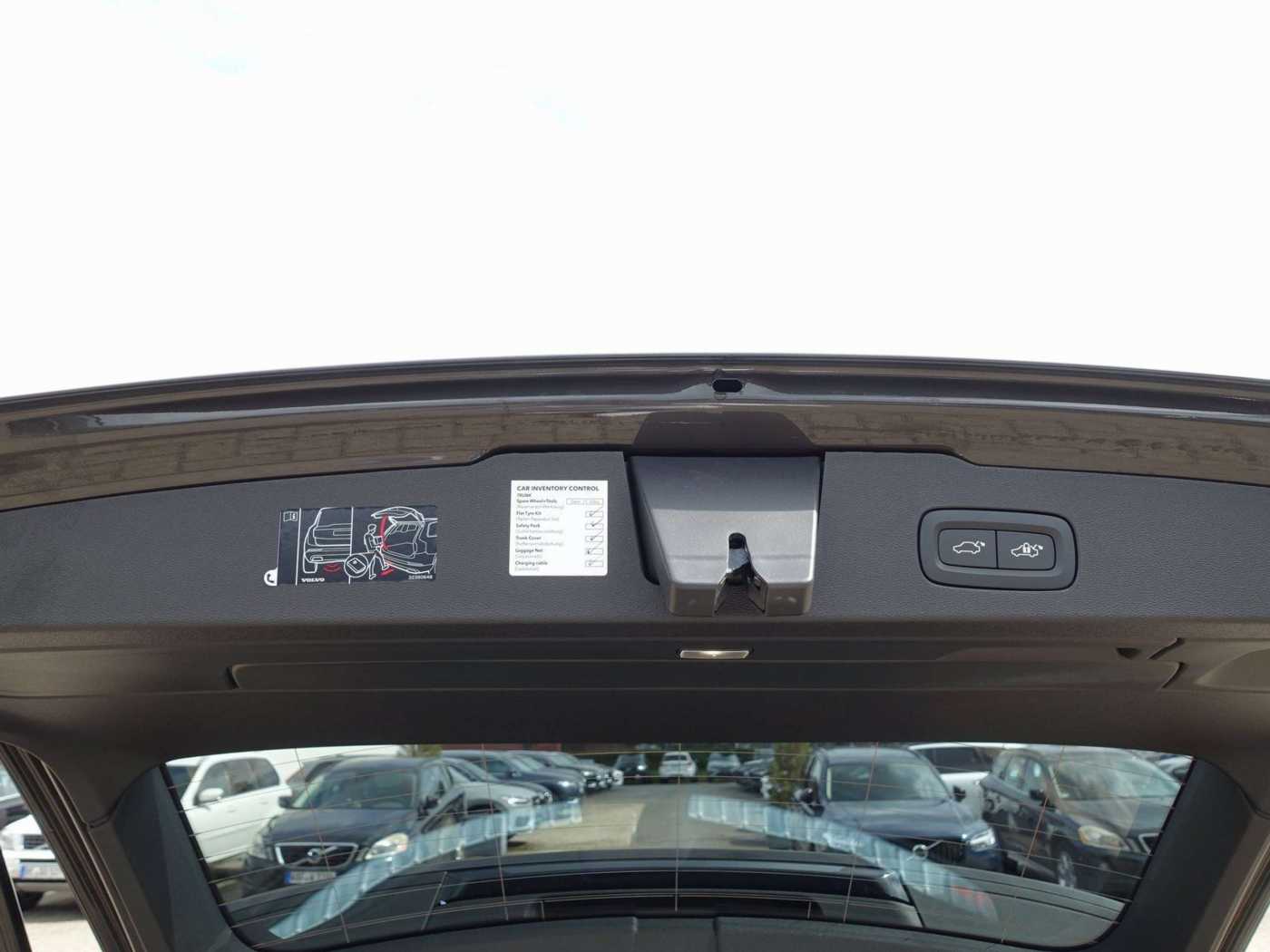 Volvo  Ultra Dark T6 AWD Plug-in Hybrid HUD/PANO