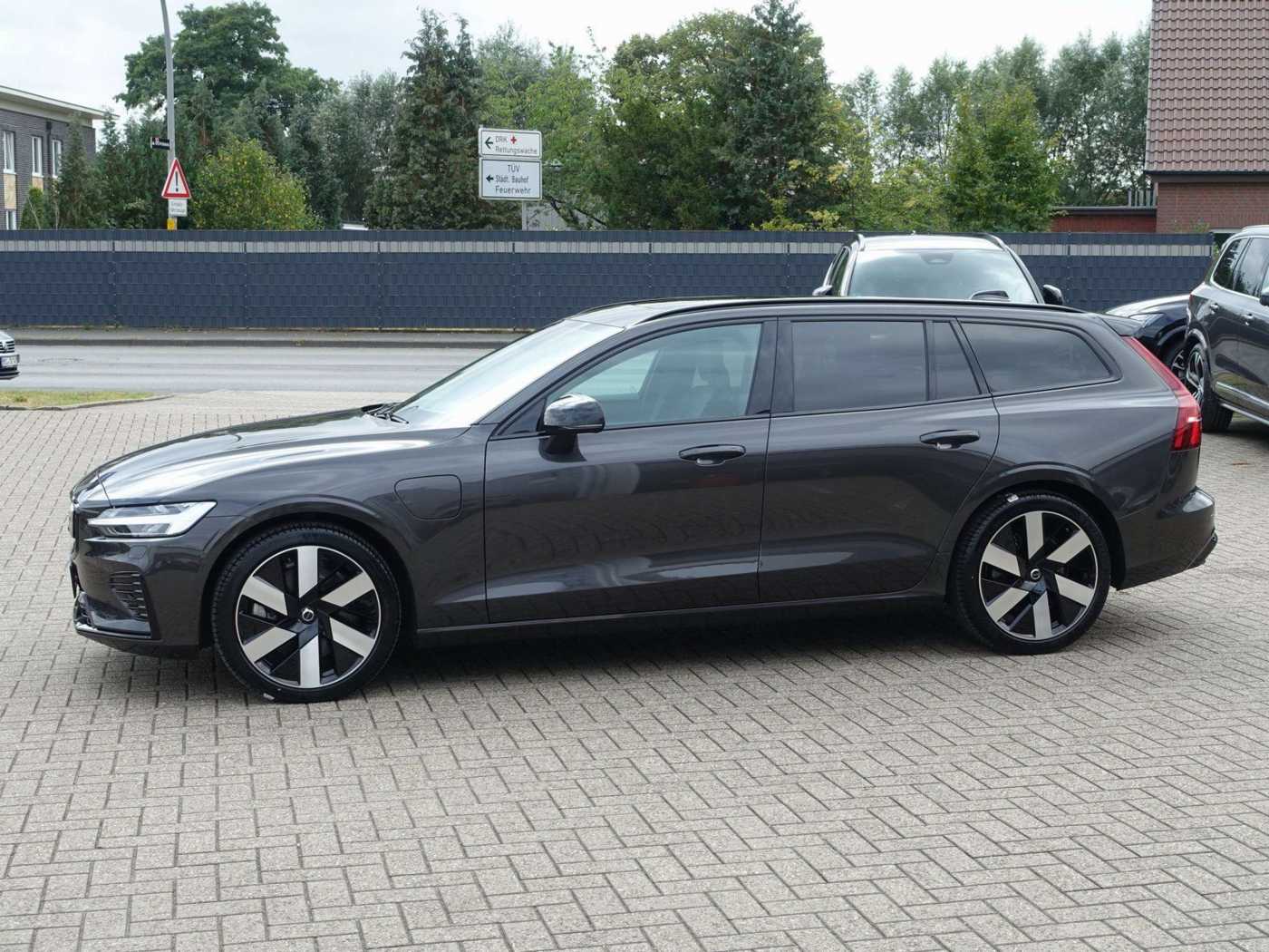 Volvo  Ultra Dark T6 AWD Plug-in Hybrid HUD/PANO