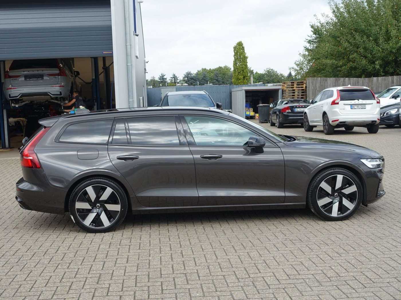 Volvo  Ultra Dark T6 AWD Plug-in Hybrid HUD/PANO