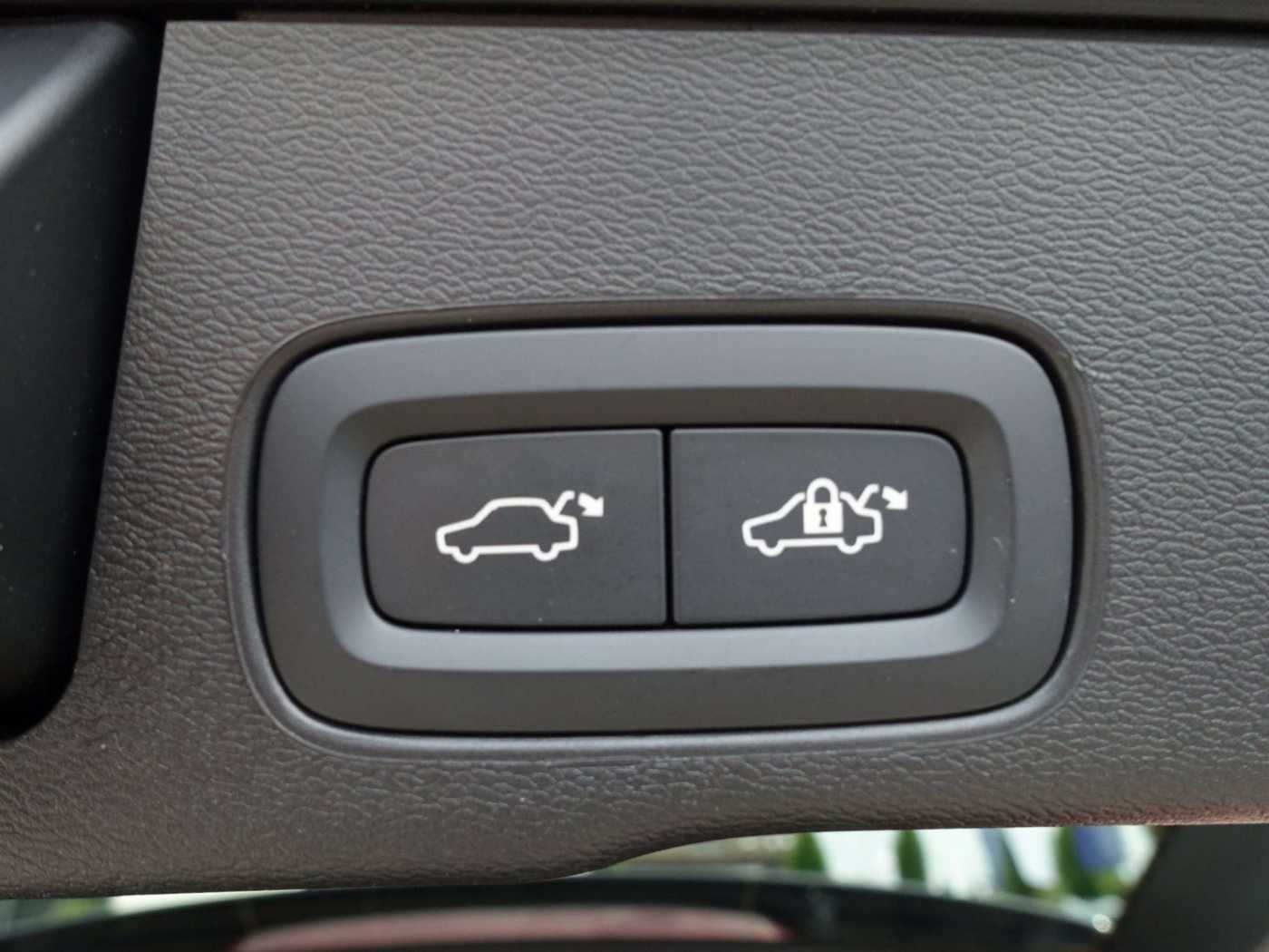 Volvo  Black Edition Plus T8 AWD/HeadUp/360°Cam