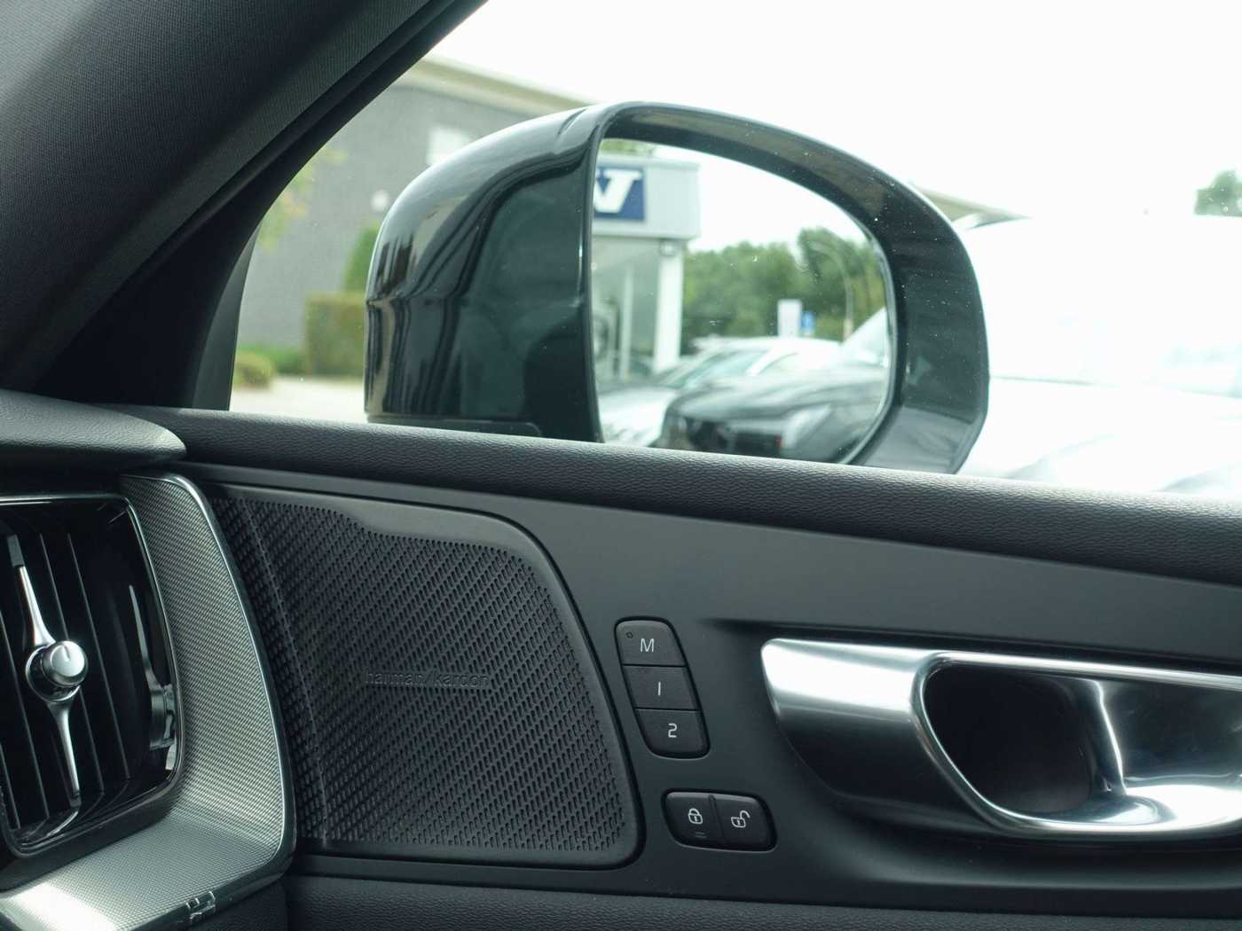 Volvo  Black Edition Plus T8 AWD/HeadUp/360°Cam