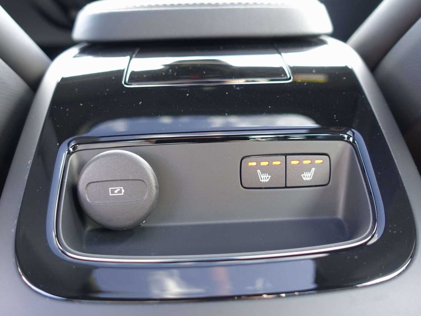 Volvo  Recharge Ultimate Dark T8 AWD 360°/B&W/HUD