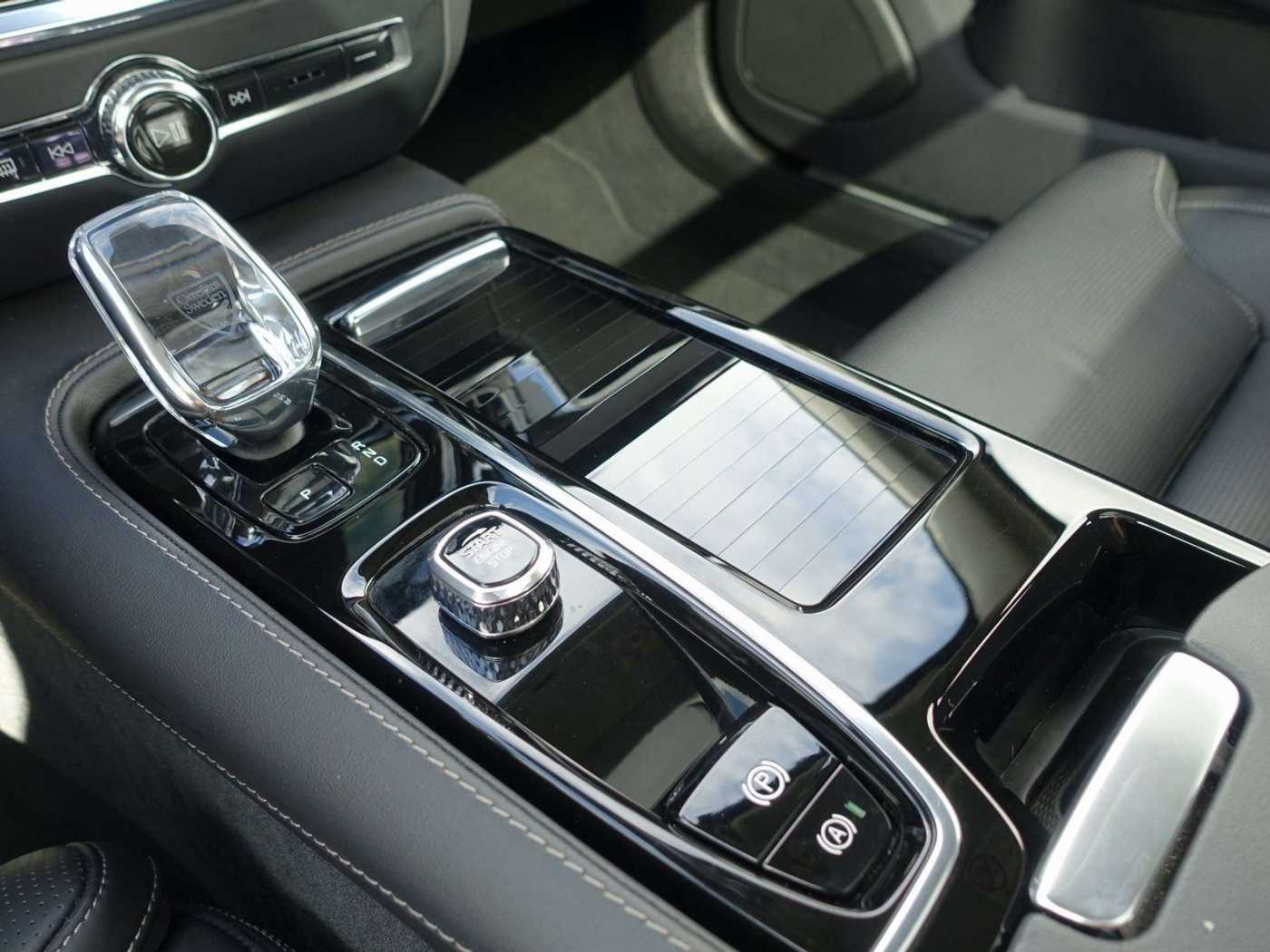 Volvo  Recharge Ultimate T8 AWD/B&W/360°/Head-UP