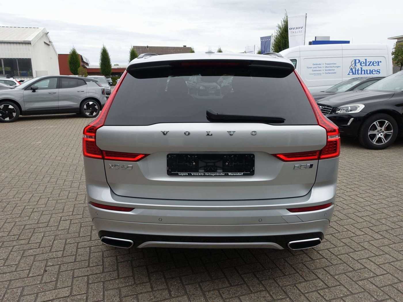 Volvo  B5 AWD R-Design /Pano/Standh/AHK