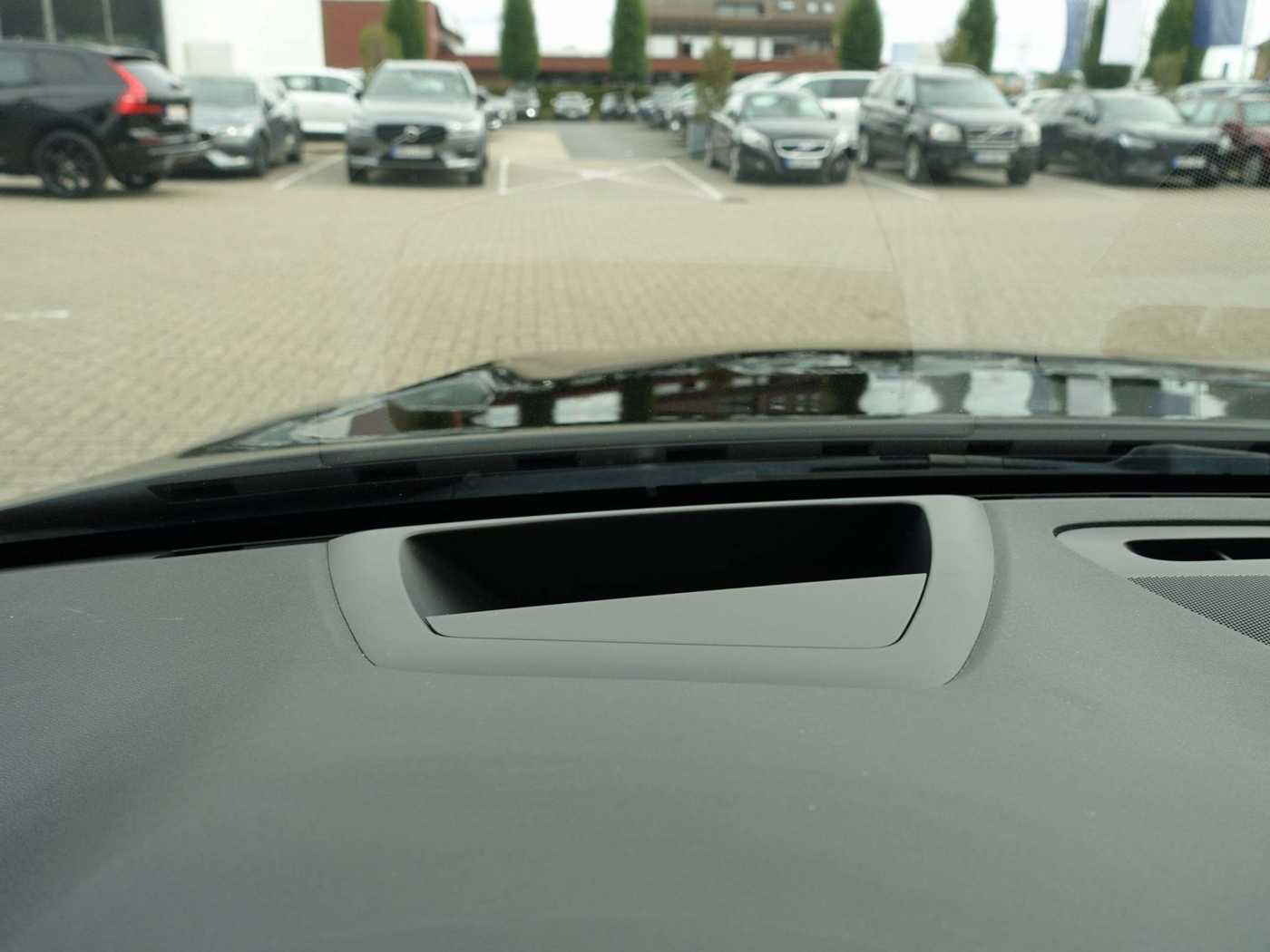 Volvo  R-Design B4/HeadUP/360°/AHK/StndHZ/BLIS