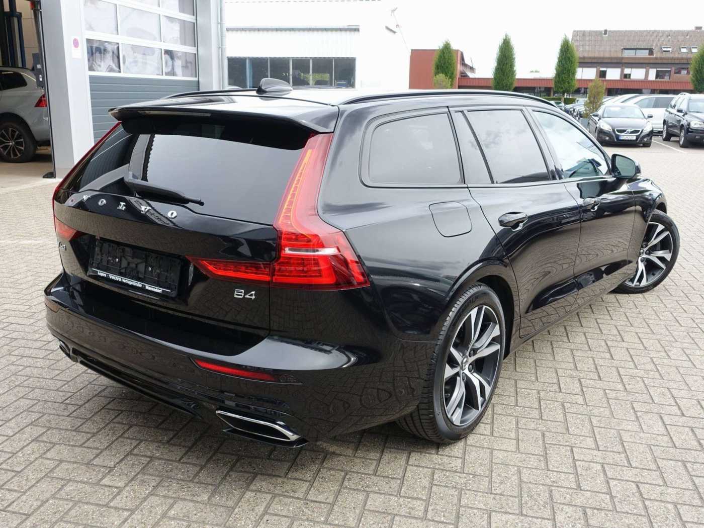 Volvo  R-Design B4/HeadUP/360°/AHK/StndHZ/BLIS