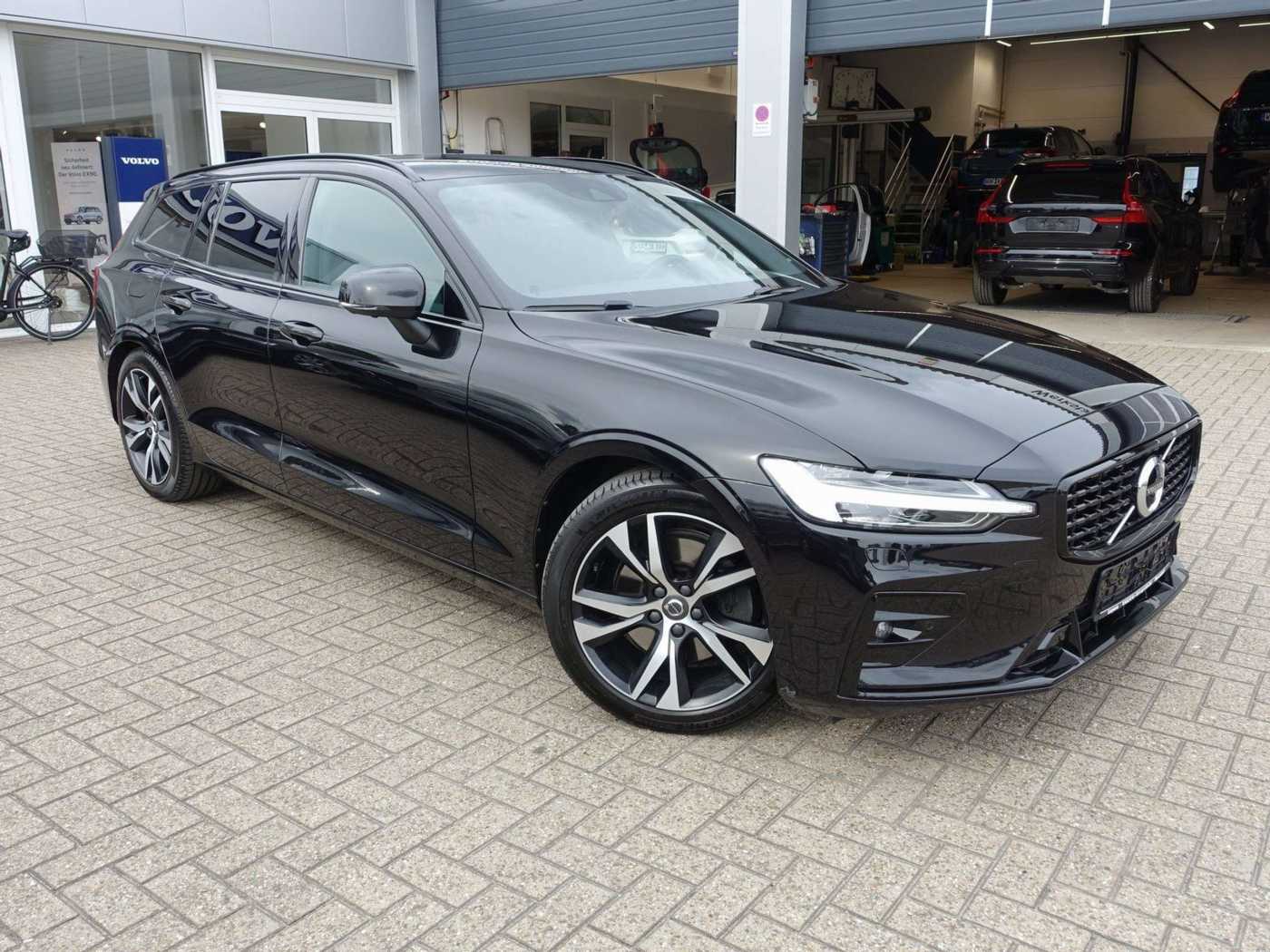 Volvo  R-Design B4/HeadUP/360°/AHK/StndHZ/BLIS