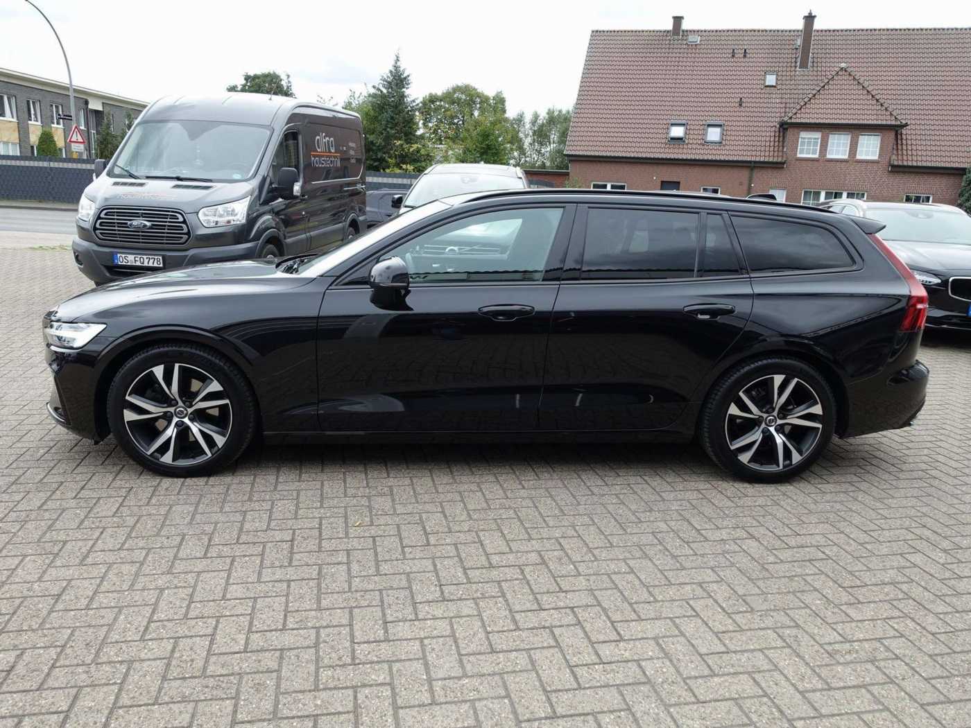 Volvo  R-Design B4/HeadUP/360°/AHK/StndHZ/BLIS