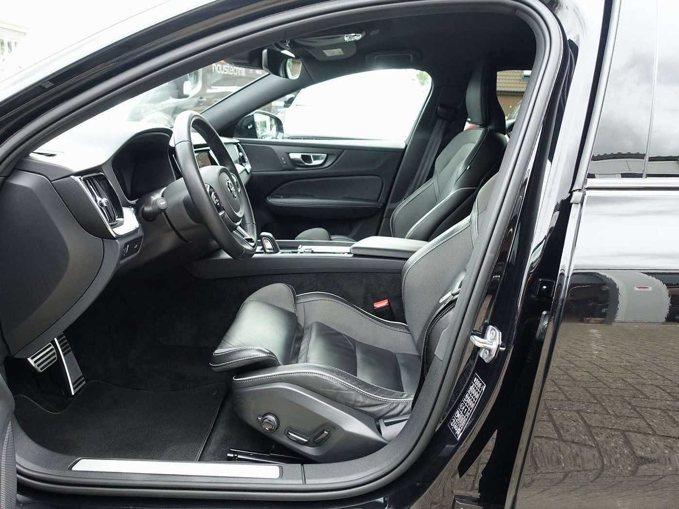 Volvo  R-Design B4/HeadUP/360°/AHK/StndHZ/BLIS