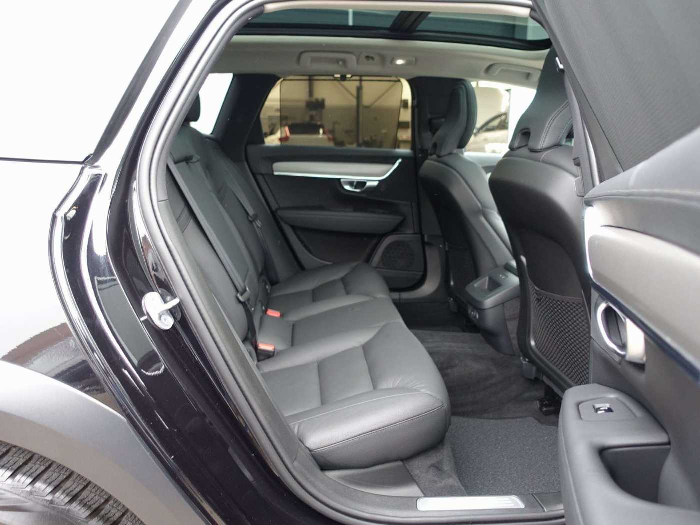 Volvo  Cross Country B4 AWD Plus/AHK/H&K/Pano/BLIS