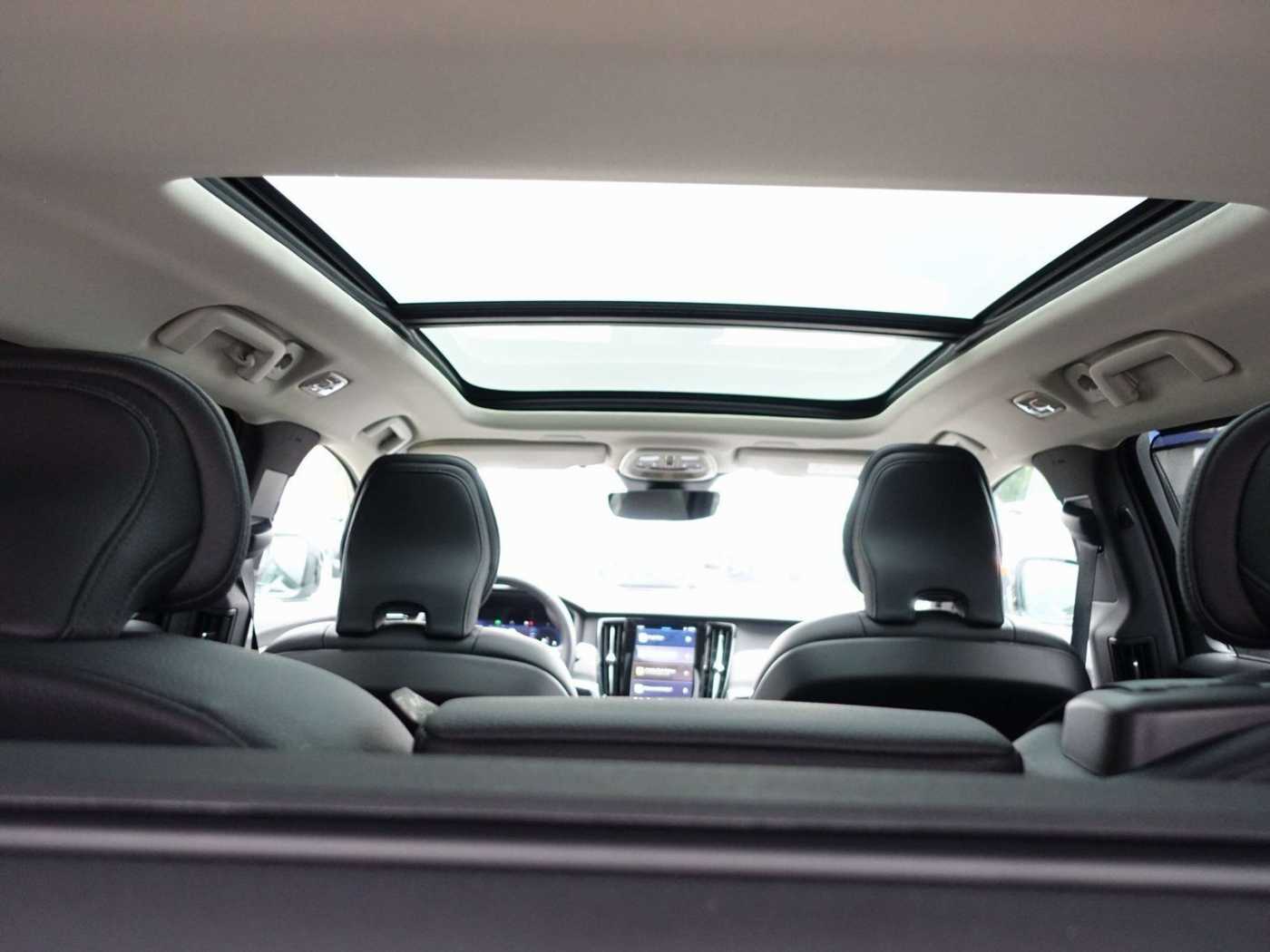 Volvo  Cross Country B4 AWD Plus/AHK/H&K/Pano/BLIS