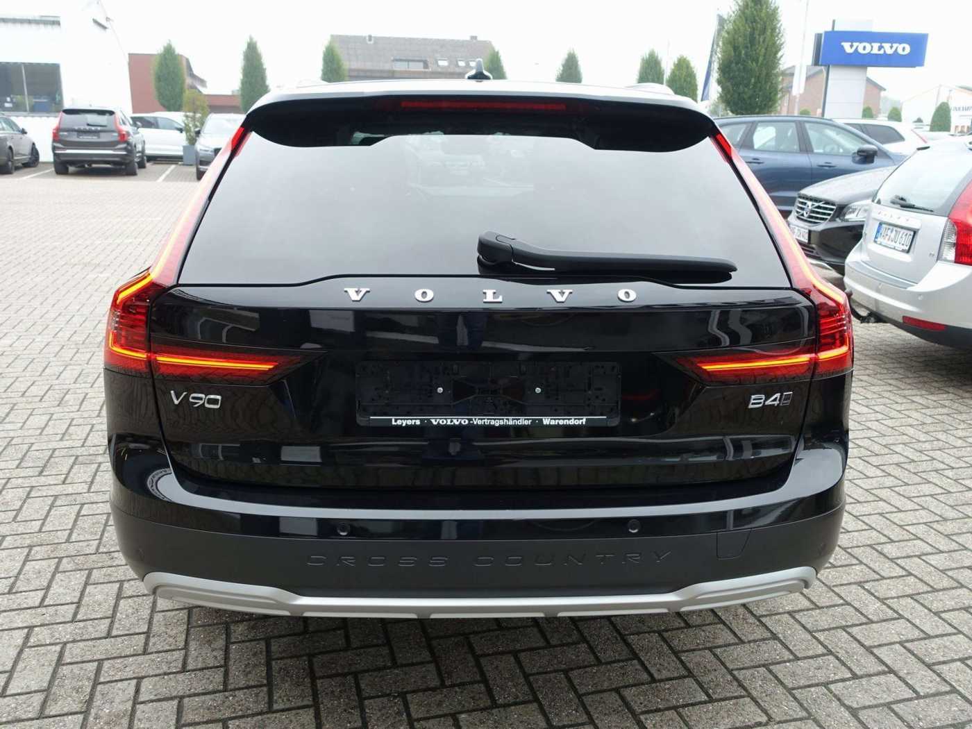 Volvo  Cross Country B4 AWD Plus/AHK/H&K/Pano/BLIS