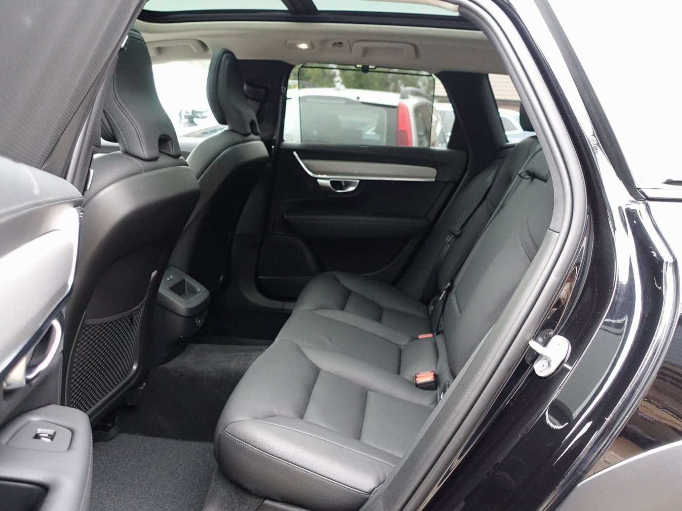 Volvo  Cross Country B4 AWD Plus/AHK/H&K/Pano/BLIS