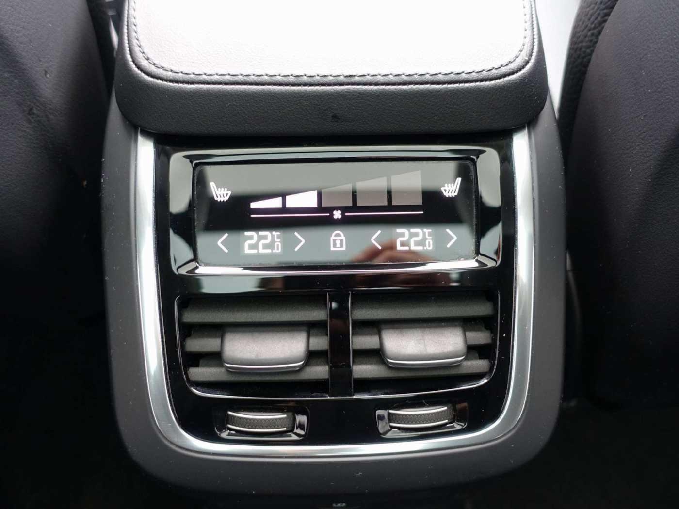 Volvo  Ultra T8 AWD/FourC/360°/H&K/Pano/Head-Up