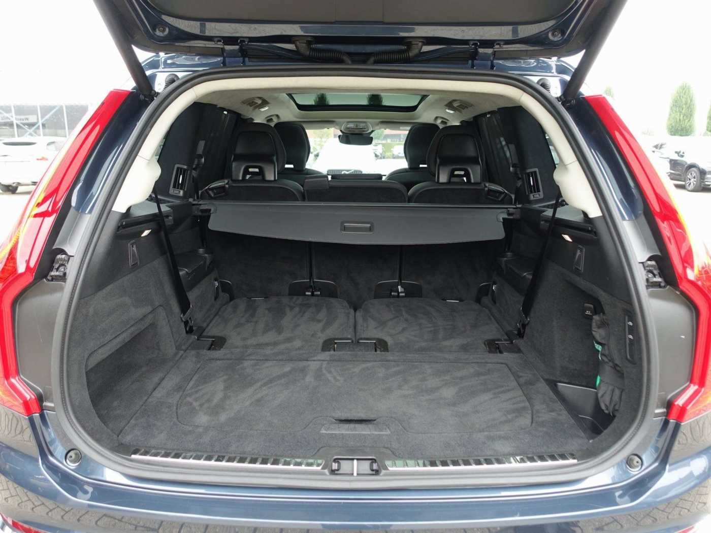 Volvo  Ultra T8 AWD/FourC/360°/H&K/Pano/Head-Up