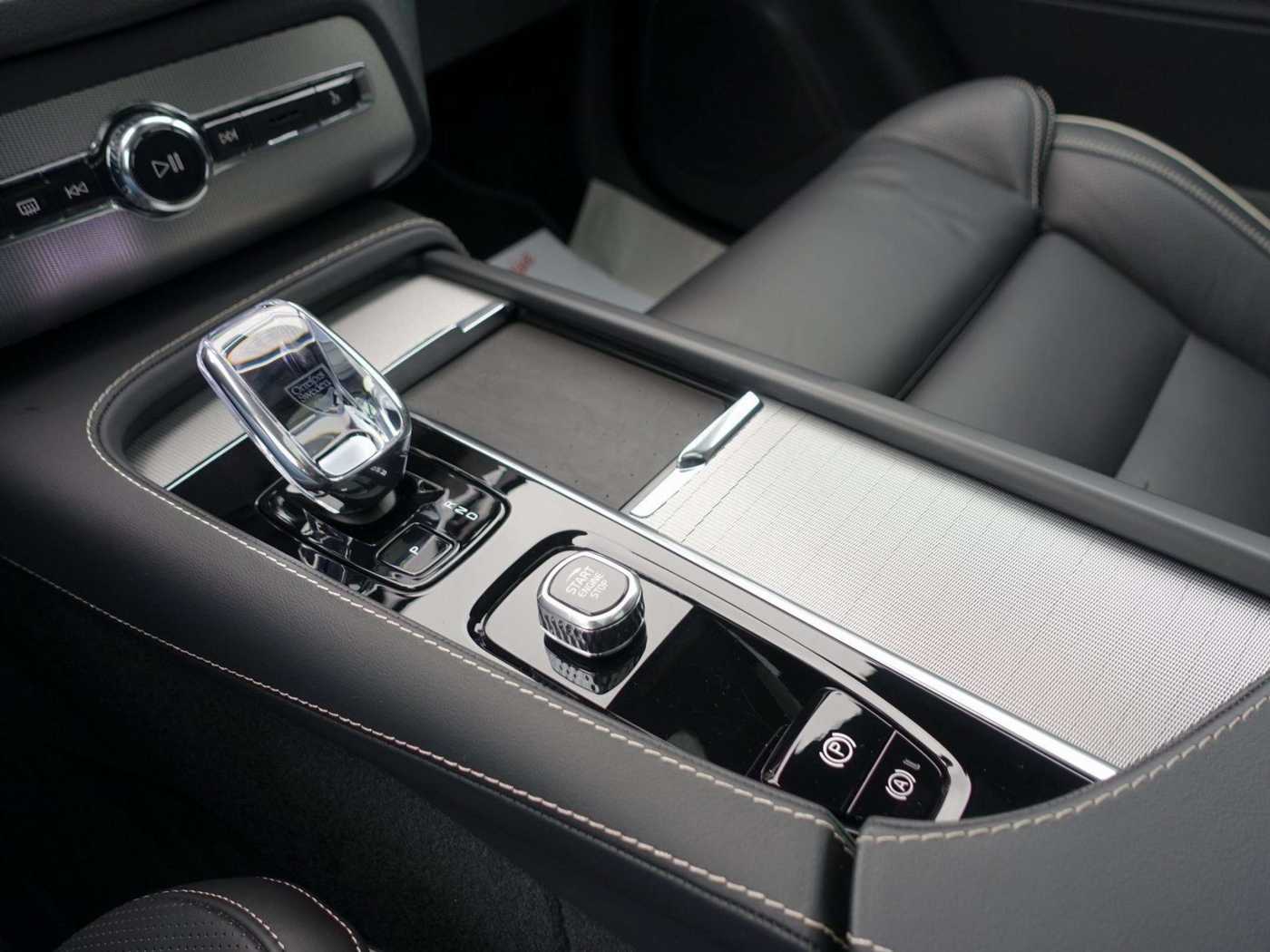 Volvo  Plus T8 AWD/Pano/360°/FourC/B&W/BLIS/HeadUP