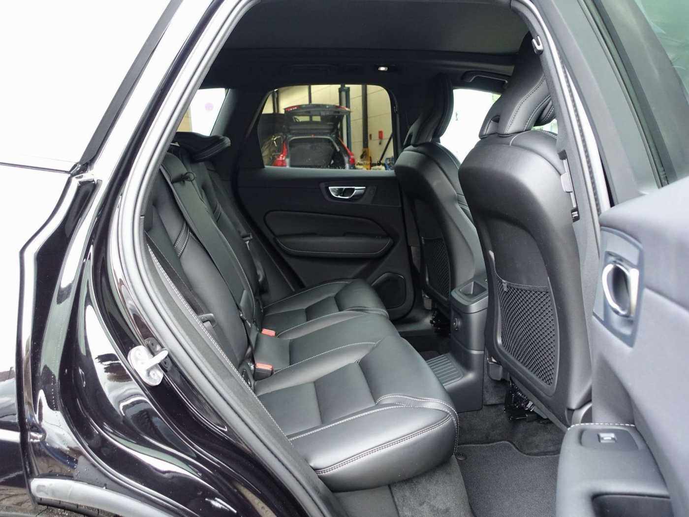Volvo  Black Edition Ultra T8 AWD/Massage/Pano/CAM