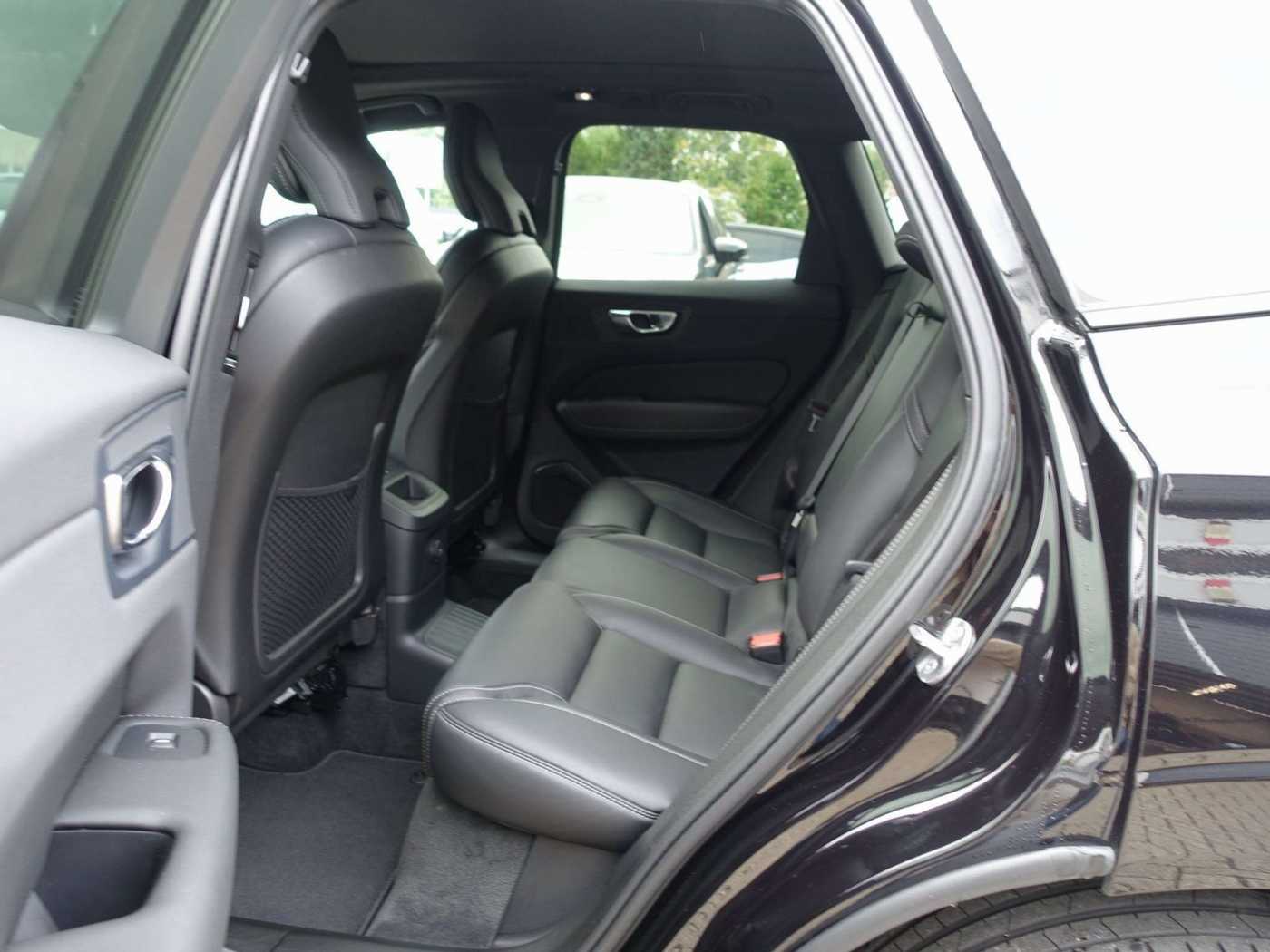 Volvo  Black Edition Ultra T8 AWD/Massage/Pano/CAM