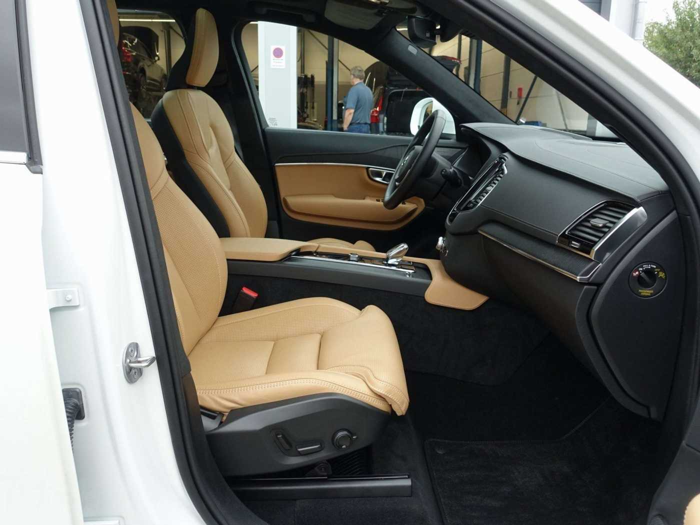 Volvo  Ultra T8 AWD/360°/Pano/BLIS/FourC/Massage