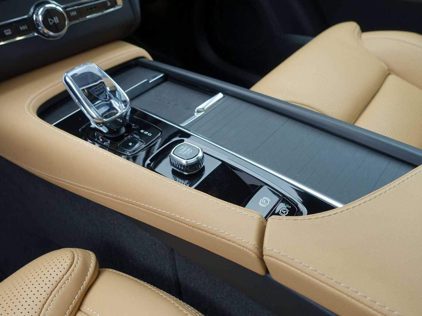 Volvo  Ultra T8 AWD/360°/Pano/BLIS/FourC/Massage
