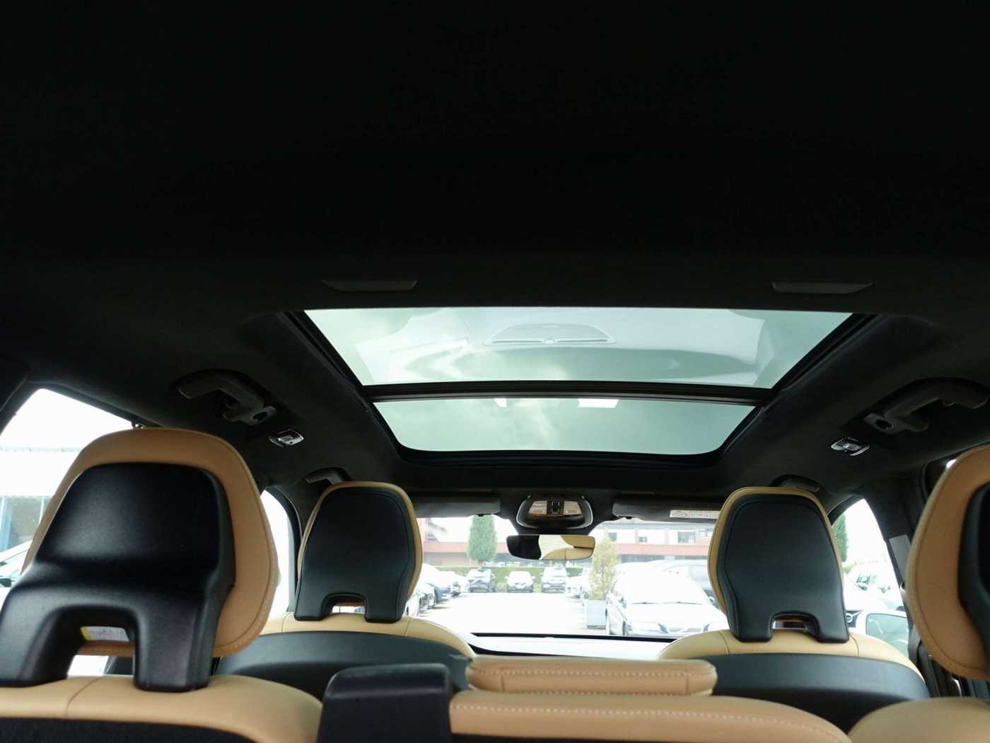 Volvo  Ultra T8 AWD/360°/Pano/BLIS/FourC/Massage
