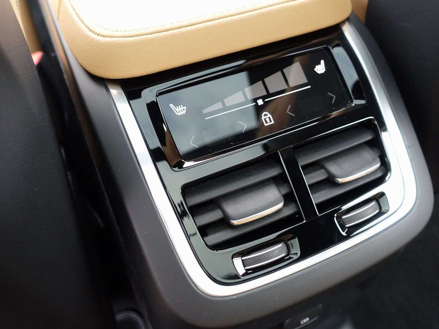 Volvo  Ultra T8 AWD/360°/Pano/BLIS/FourC/Massage