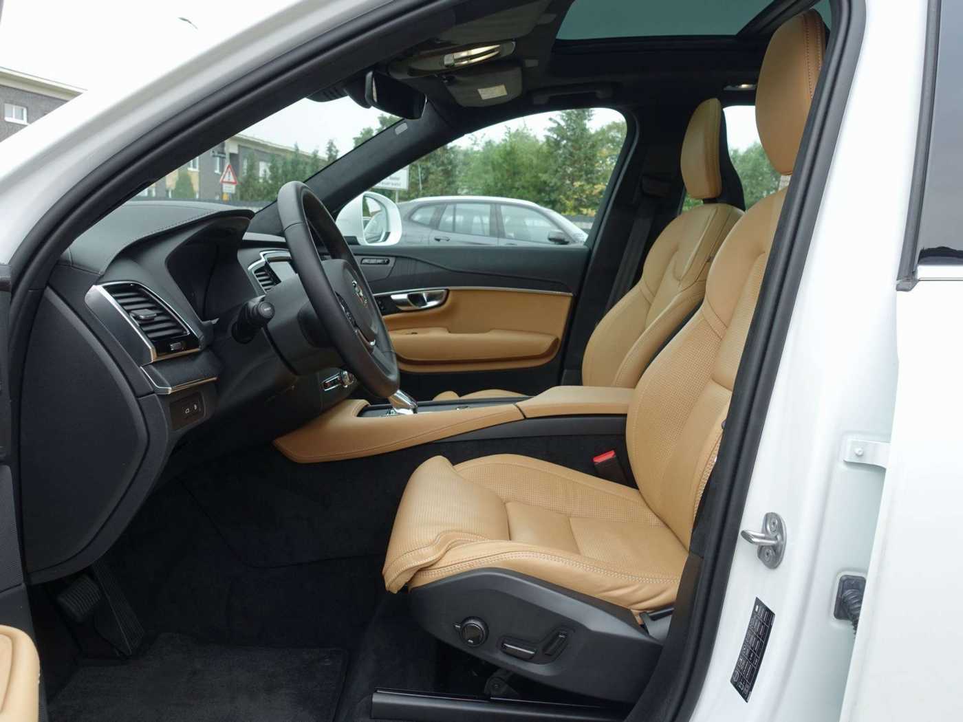 Volvo  Ultra T8 AWD/360°/Pano/BLIS/FourC/Massage