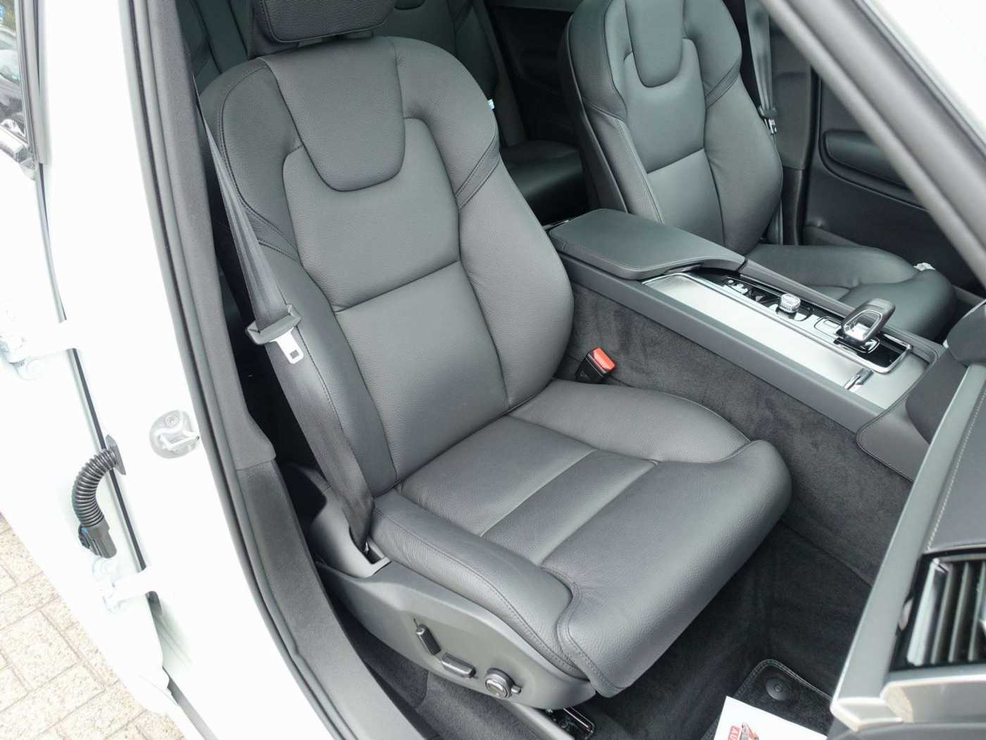 Volvo  Recharge Plus Dark T8 AWD PANO/AHK/360°/SHZ