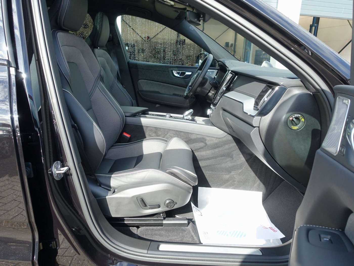 Volvo  Black Edition Ultra T8 AWD/FourC/AHK/Pano